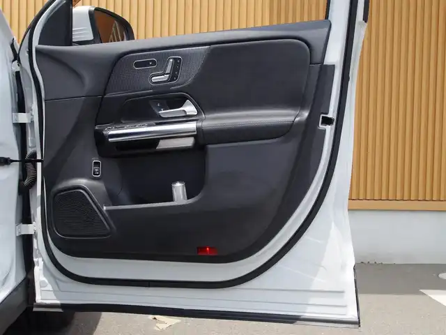 メルセデス・ベンツ ＧＬＡ２００ｄ 4マチック 埼玉県 2020(令2)年 3.3万km デジタルホワイト ブラックハーフレザーシート/レーダーセーフティパッケージ/レーンキープアシス/ブラインドスポットモニター/全周囲カメラ /パークセンサー /COMANDシステム /ETC2.0 /シートヒーター /純正18インチアルミホイール