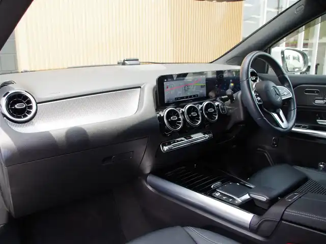 メルセデス・ベンツ ＧＬＡ２００ｄ 4マチック 埼玉県 2020(令2)年 3.3万km デジタルホワイト ブラックハーフレザーシート/レーダーセーフティパッケージ/レーンキープアシス/ブラインドスポットモニター/全周囲カメラ /パークセンサー /COMANDシステム /ETC2.0 /シートヒーター /純正18インチアルミホイール