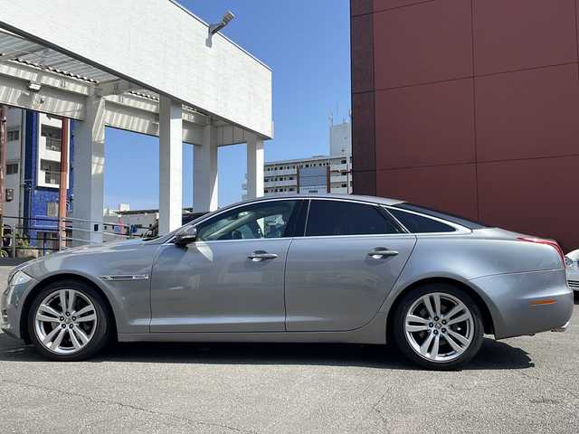 ジャガー ＸＪ 宮崎県 2010(平22)年 11.5万km グレー 純正ナビ/バックカメラ/ETC/サンルーフ/ベージュレザーシート/パワーシート/USB/Bluetooth/スペアキー