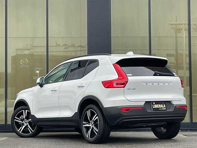 ボルボ ＸＣ４０ T4 石川県 2019(令1)年 3万km 白 衝突軽減ブレーキ/アダプティブクルーズコントロール/ブラインドスポットモニター/レーンキープアシスト/純正ナビ　/ＡｐｐｌｅＣａｒＰｌａｙ/３６０カメラ/クリアランスソナー/ＬＥＤヘッドライト