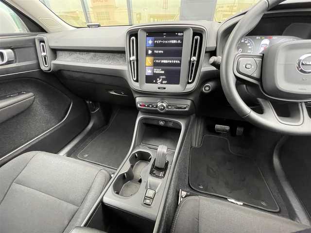 ボルボ ＸＣ４０ T4 石川県 2019(令1)年 3万km 白 衝突軽減ブレーキ/アダプティブクルーズコントロール/ブラインドスポットモニター/レーンキープアシスト/純正ナビ　/ＡｐｐｌｅＣａｒＰｌａｙ/３６０カメラ/クリアランスソナー/ＬＥＤヘッドライト