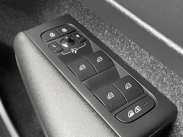 ボルボ ＸＣ４０ T4 石川県 2019(令1)年 3万km 白 衝突軽減ブレーキ/アダプティブクルーズコントロール/ブラインドスポットモニター/レーンキープアシスト/純正ナビ　/ＡｐｐｌｅＣａｒＰｌａｙ/３６０カメラ/クリアランスソナー/ＬＥＤヘッドライト