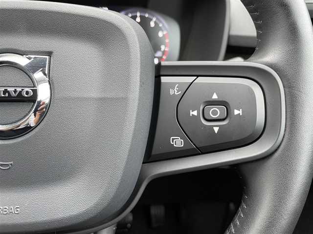 ボルボ ＸＣ４０ T4 石川県 2019(令1)年 3万km 白 衝突軽減ブレーキ/アダプティブクルーズコントロール/ブラインドスポットモニター/レーンキープアシスト/純正ナビ　/ＡｐｐｌｅＣａｒＰｌａｙ/３６０カメラ/クリアランスソナー/ＬＥＤヘッドライト
