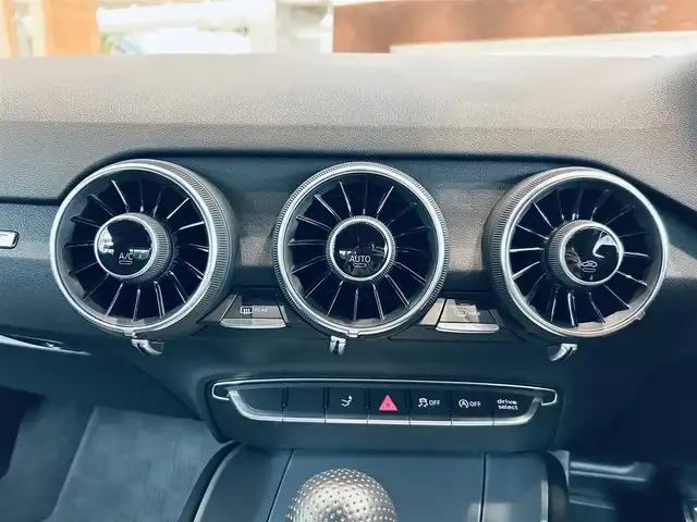 アウディ ＴＴクーペ 2．0 TFSI Sラインパック 大阪府 2016(平28)年 5.2万km パール バーチャルコックピット/ハーフレザー/純正ナビ/TV/純正18インチAW/マトリクスLED/パドルシフト/ETC