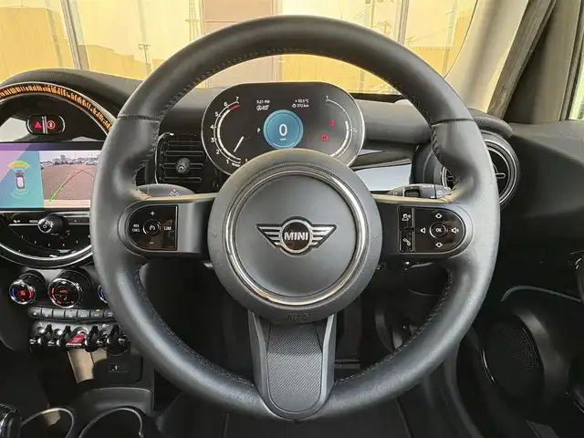 ＭＩＮＩ ＢＭＷ ミニ クーパー クラシックトリム 石川県 2022(令4)年 1.5万km ペッパー・ホワイト メーカーナビ/（FM/AM/CD/Bluetooth）/バックカメラ/パーキングアシスト/衝突軽減/クリアランスソナー/クルーズコントロール/ハーフレザーシート/シートヒーター/ETC/ドライブレコーダー/LEDヘッドライト/純正AW