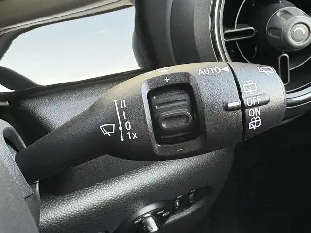 ＭＩＮＩ ＢＭＷ ミニ クーパー クラシックトリム 石川県 2022(令4)年 1.5万km ペッパー・ホワイト メーカーナビ/（FM/AM/CD/Bluetooth）/バックカメラ/パーキングアシスト/衝突軽減/クリアランスソナー/クルーズコントロール/ハーフレザーシート/シートヒーター/ETC/ドライブレコーダー/LEDヘッドライト/純正AW