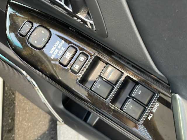 トヨタ アルファード 350S タイプゴールドⅡ 高知県 2014(平26)年 3.9万km ホワイトパールクリスタルシャイン 社外ナビ/(Bluetooth/CD/SD/DVD/USB/フルセグ)/フリップダウンモニター/システムコンソールBOX/(ヒーター/クーラー)/サンルーフ/ビルトインETC/バックカメラ/サイドカメラ/クルーズコントロール/両側パワースライドドア/パワーバックドア/純正18インチアルミホイール/オートライト/LEDヘッドライト/フォグランプ/アダプティブフロントライティングシステム/プッシュスタート/スマートキー/100V充電/MTモード付AT/オットマン/3列シート/横滑り防止装置/盗難防止装置/衝突被害軽減ブレーキ/オートリトラクタブルミラー/純正フロアマット/ドアバイザー
