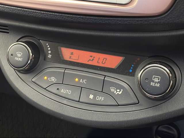 トヨタ ヴィッツ F シエル 千葉県 2014(平26)年 5.6万km ホワイトパールクリスタルシャイン 純正メモリーナビ/ワンセグTV/Bluetooth/CD/DVD/バックカメラ/ETC/ツイーター/ISOFIX/ABS/盗難防止装置/オートライト/スマートキー/プッシュスタート/ハロゲンヘッドライト