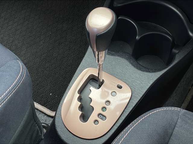 トヨタ ヴィッツ F シエル 千葉県 2014(平26)年 5.6万km ホワイトパールクリスタルシャイン 純正メモリーナビ/ワンセグTV/Bluetooth/CD/DVD/バックカメラ/ETC/ツイーター/ISOFIX/ABS/盗難防止装置/オートライト/スマートキー/プッシュスタート/ハロゲンヘッドライト