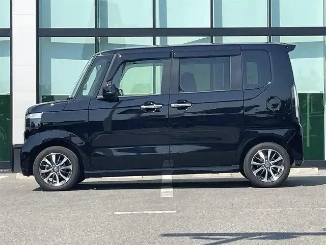 ホンダ Ｎ ＢＯＸ カスタム 和歌山県 2023(令5)年 1.3万km クリスタルブラックパール 純正8インチナビ/バックカメラ/フルセグTV/衝突軽減ブレーキ/レーンキープアシスト/前後コーナーセンサー/オートライト/レーダークルーズコントロール/ビルトインETC/前席シートヒーター/前方ドラレコ/片側パワスラ/純正フロアマット/純正14インチアルミ/ステアリングリモコン/ドアバイザー/ブレーキホールド/プッシュスタート/後席ロール式サンシェード