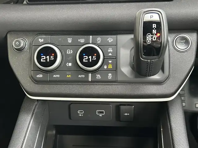 ランドローバー ランドローバー ディフェンダー 110XダイナミックSE 宮城県 2022(令4)年 1.1万km サントリーニブラック /ワンオーナー//パノラミックスライディングルーフ//メリディアンサウンド//エアサスペンション//背面タイヤ有り//純正マルチメディアナビ//AM/FM/BT/スマートフォン連携//黒レザーシート//前席パワーシート//全方位カメラ//アダブティブクルーズコントロール//エマージェンシーブレーキ//ブラインドスポットモニター//LEDヘッドライト//ETC2.0