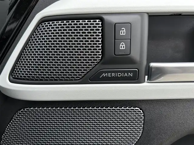 ランドローバー ランドローバー ディフェンダー 110XダイナミックSE 宮城県 2022(令4)年 1.1万km サントリーニブラック /ワンオーナー//パノラミックスライディングルーフ//メリディアンサウンド//エアサスペンション//背面タイヤ有り//純正マルチメディアナビ//AM/FM/BT/スマートフォン連携//黒レザーシート//前席パワーシート//全方位カメラ//アダブティブクルーズコントロール//エマージェンシーブレーキ//ブラインドスポットモニター//LEDヘッドライト//ETC2.0