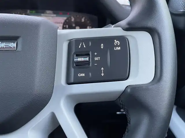 ランドローバー ランドローバー ディフェンダー 110XダイナミックSE 宮城県 2022(令4)年 1.1万km サントリーニブラック /ワンオーナー//パノラミックスライディングルーフ//メリディアンサウンド//エアサスペンション//背面タイヤ有り//純正マルチメディアナビ//AM/FM/BT/スマートフォン連携//黒レザーシート//前席パワーシート//全方位カメラ//アダブティブクルーズコントロール//エマージェンシーブレーキ//ブラインドスポットモニター//LEDヘッドライト//ETC2.0