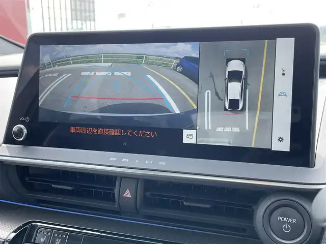 トヨタ プリウス Z 熊本県 2024(令6)年 2.2万km プラチナホワイトパールマイカ ワンオーナー/モデリスタエアロ/純正12.3インチディスプレイ(TV・ナビ機能付)/・AM/FM/USB/Bluetooth/パノラミックビューモニター/ビルトインETC2.0/アドバンストパーク/TVキャンセラー/パワーバックドア/電子パーキングブレーキ/AUTO HOLD機能/100V電源/置くだけ充電/DN席シートヒーター/シートベンチレーション/ISOFIX対応/革巻きステアリング/ステアリングヒーター/ステアリングリモコン/純正19インチアルミホイール/純正LEDヘッドライト/・オートマチックハイビーム/純正フロアマット/純正ドアバイザー/新車保証書/スペアキー１本/トヨタセーフティセンス/・レーダークルーズコントロール/・レーンディパーチャーアラート/・ブラインドスポットモニター/・プリクラッシュセーフティ/・クリアランスソナー/・プロアクティブドライビングアシスト/・リヤクロストラフィックアラート/・後方車両接近告知/・リヤカメラディテクション/・パーキングサポートブレーキ/・安心降車アシスト/・周辺車両接近時サポート/・ロードサインアシスト