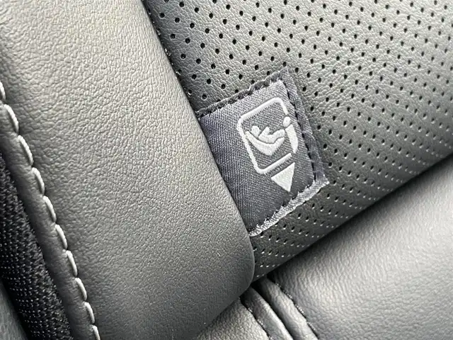 トヨタ プリウス Z 熊本県 2024(令6)年 2.2万km プラチナホワイトパールマイカ ワンオーナー/モデリスタエアロ/純正12.3インチディスプレイ(TV・ナビ機能付)/・AM/FM/USB/Bluetooth/パノラミックビューモニター/ビルトインETC2.0/アドバンストパーク/TVキャンセラー/パワーバックドア/電子パーキングブレーキ/AUTO HOLD機能/100V電源/置くだけ充電/DN席シートヒーター/シートベンチレーション/ISOFIX対応/革巻きステアリング/ステアリングヒーター/ステアリングリモコン/純正19インチアルミホイール/純正LEDヘッドライト/・オートマチックハイビーム/純正フロアマット/純正ドアバイザー/新車保証書/スペアキー１本/トヨタセーフティセンス/・レーダークルーズコントロール/・レーンディパーチャーアラート/・ブラインドスポットモニター/・プリクラッシュセーフティ/・クリアランスソナー/・プロアクティブドライビングアシスト/・リヤクロストラフィックアラート/・後方車両接近告知/・リヤカメラディテクション/・パーキングサポートブレーキ/・安心降車アシスト/・周辺車両接近時サポート/・ロードサインアシスト