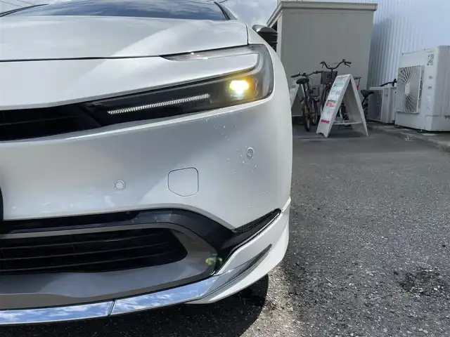 トヨタ プリウス Z 熊本県 2024(令6)年 2.2万km プラチナホワイトパールマイカ ワンオーナー/モデリスタエアロ/純正12.3インチディスプレイ(TV・ナビ機能付)/・AM/FM/USB/Bluetooth/パノラミックビューモニター/ビルトインETC2.0/アドバンストパーク/TVキャンセラー/パワーバックドア/電子パーキングブレーキ/AUTO HOLD機能/100V電源/置くだけ充電/DN席シートヒーター/シートベンチレーション/ISOFIX対応/革巻きステアリング/ステアリングヒーター/ステアリングリモコン/純正19インチアルミホイール/純正LEDヘッドライト/・オートマチックハイビーム/純正フロアマット/純正ドアバイザー/新車保証書/スペアキー１本/トヨタセーフティセンス/・レーダークルーズコントロール/・レーンディパーチャーアラート/・ブラインドスポットモニター/・プリクラッシュセーフティ/・クリアランスソナー/・プロアクティブドライビングアシスト/・リヤクロストラフィックアラート/・後方車両接近告知/・リヤカメラディテクション/・パーキングサポートブレーキ/・安心降車アシスト/・周辺車両接近時サポート/・ロードサインアシスト
