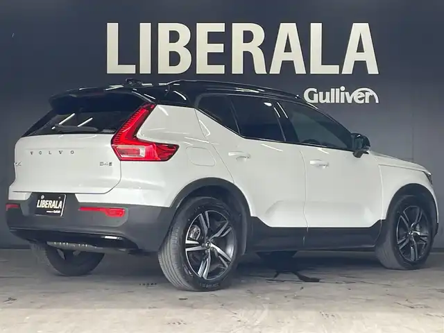 ボルボ ＸＣ４０ B4 AWD Rデザイン 群馬県 2021(令3)年 2.4万km クリスタルホワイトP ワンオーナー/harman/kardonスピーカー/19インチAW/純正ナビ/CarPlay/ハーフレザーシート/パワーシート/シートヒーター/LEDライト/スマートキー/フルセグTV/ETC2.0