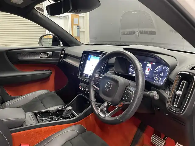ボルボ ＸＣ４０ B4 AWD Rデザイン 群馬県 2021(令3)年 2.4万km クリスタルホワイトP ワンオーナー/harman/kardonスピーカー/19インチAW/純正ナビ/CarPlay/ハーフレザーシート/パワーシート/シートヒーター/LEDライト/スマートキー/フルセグTV/ETC2.0