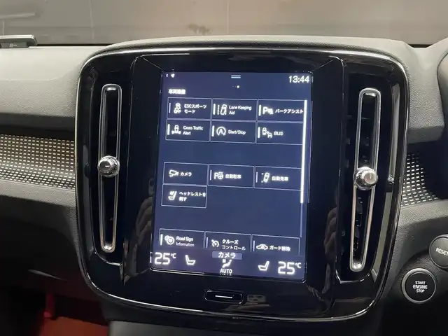 ボルボ ＸＣ４０ B4 AWD Rデザイン 群馬県 2021(令3)年 2.4万km クリスタルホワイトP ワンオーナー/harman/kardonスピーカー/19インチAW/純正ナビ/CarPlay/ハーフレザーシート/パワーシート/シートヒーター/LEDライト/スマートキー/フルセグTV/ETC2.0