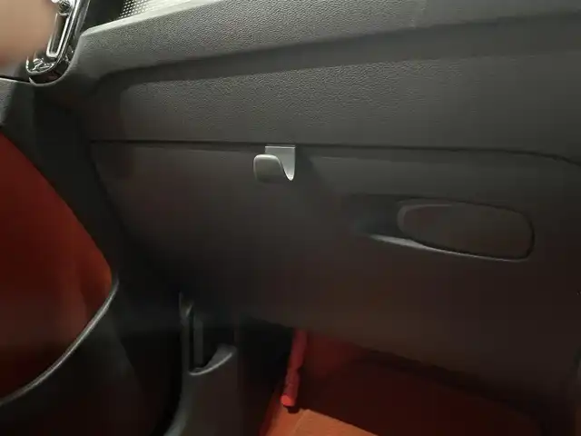 ボルボ ＸＣ４０ B4 AWD Rデザイン 群馬県 2021(令3)年 2.4万km クリスタルホワイトP ワンオーナー/harman/kardonスピーカー/19インチAW/純正ナビ/CarPlay/ハーフレザーシート/パワーシート/シートヒーター/LEDライト/スマートキー/フルセグTV/ETC2.0