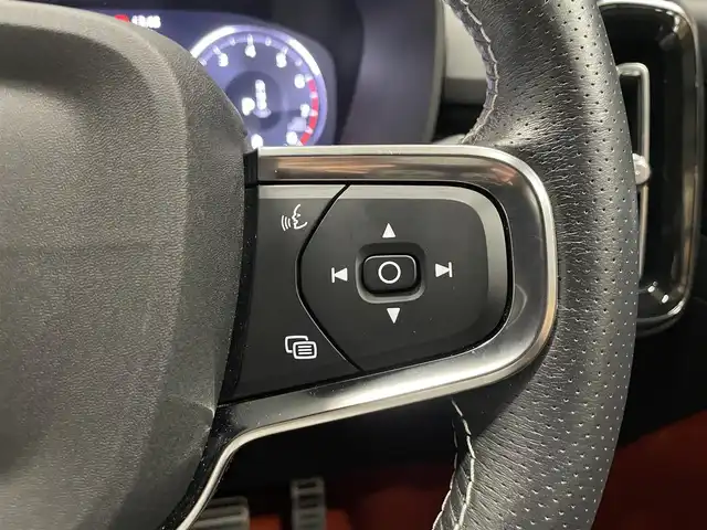ボルボ ＸＣ４０ B4 AWD Rデザイン 群馬県 2021(令3)年 2.4万km クリスタルホワイトP ワンオーナー/harman/kardonスピーカー/19インチAW/純正ナビ/CarPlay/ハーフレザーシート/パワーシート/シートヒーター/LEDライト/スマートキー/フルセグTV/ETC2.0