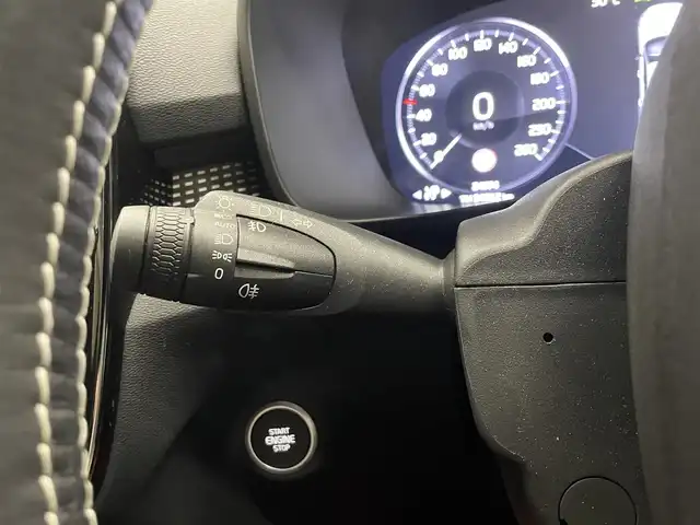 ボルボ ＸＣ４０ B4 AWD Rデザイン 群馬県 2021(令3)年 2.4万km クリスタルホワイトP ワンオーナー/harman/kardonスピーカー/19インチAW/純正ナビ/CarPlay/ハーフレザーシート/パワーシート/シートヒーター/LEDライト/スマートキー/フルセグTV/ETC2.0