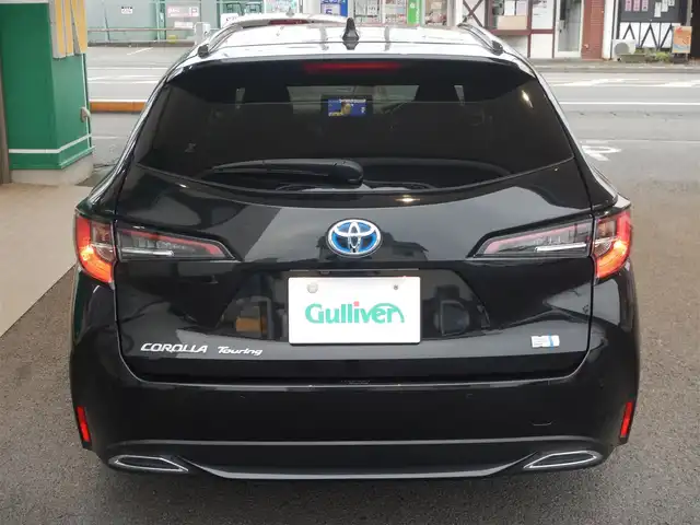 トヨタ カローラツーリング ハイブリッド ダブルバイビー 静岡県 2020(令2)年 2.4万km ブラックマイカ ワンオーナー/新車保証書/取扱説明書/PCS（プリクラッシュセーフティー）/LTA(レーントレーシングアシスト)/BSM(ブラインドスポットモニター)/RCTA(リヤクロストラフィックアラート)/PKSB(パーキングサポートブレーキ)/RSA( ロードサインアシスト)/追従クルーズコントロール/前後クリアランスソナー/オートライト/オートハイビーム/ステアリングヒーター/前席シートヒーター/ハーフレザーシート/本革ステアリング/純正ナビゲーション/・FM/・AM/・USB/・Miracast/・Bluetooth接続/・地デジフルセグ/ビルトインETC/プッシュスタート/スマートキー×2/純正フロアマット/純正ドアバイザー/純正17インチアルミ
