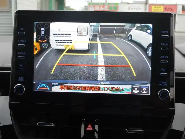 トヨタ カローラツーリング ハイブリッド ダブルバイビー 静岡県 2020(令2)年 2.4万km ブラックマイカ ワンオーナー/新車保証書/取扱説明書/PCS（プリクラッシュセーフティー）/LTA(レーントレーシングアシスト)/BSM(ブラインドスポットモニター)/RCTA(リヤクロストラフィックアラート)/PKSB(パーキングサポートブレーキ)/RSA( ロードサインアシスト)/追従クルーズコントロール/前後クリアランスソナー/オートライト/オートハイビーム/ステアリングヒーター/前席シートヒーター/ハーフレザーシート/本革ステアリング/純正ナビゲーション/・FM/・AM/・USB/・Miracast/・Bluetooth接続/・地デジフルセグ/ビルトインETC/プッシュスタート/スマートキー×2/純正フロアマット/純正ドアバイザー/純正17インチアルミ