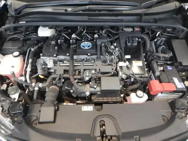 トヨタ カローラツーリング ハイブリッド ダブルバイビー 静岡県 2020(令2)年 2.4万km ブラックマイカ ワンオーナー/新車保証書/取扱説明書/PCS（プリクラッシュセーフティー）/LTA(レーントレーシングアシスト)/BSM(ブラインドスポットモニター)/RCTA(リヤクロストラフィックアラート)/PKSB(パーキングサポートブレーキ)/RSA( ロードサインアシスト)/追従クルーズコントロール/前後クリアランスソナー/オートライト/オートハイビーム/ステアリングヒーター/前席シートヒーター/ハーフレザーシート/本革ステアリング/純正ナビゲーション/・FM/・AM/・USB/・Miracast/・Bluetooth接続/・地デジフルセグ/ビルトインETC/プッシュスタート/スマートキー×2/純正フロアマット/純正ドアバイザー/純正17インチアルミ