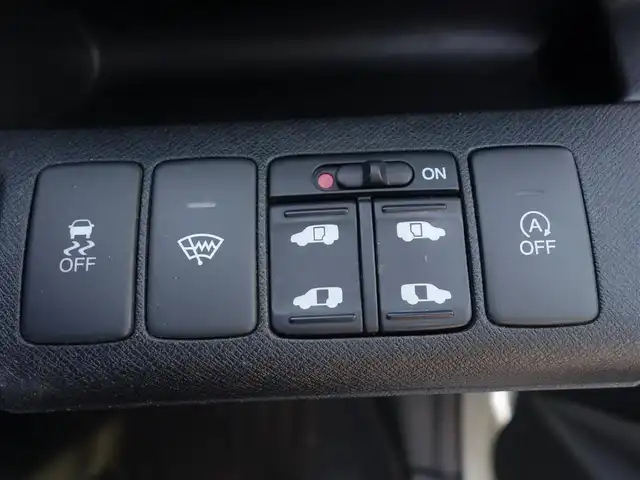 ホンダ ステップワゴン スパーダ パワーエディション 山形県 2013(平25)年 13.6万km ホワイトオーキッドパール 4WD/ワンオーナー/純正フリップダウン/純正メモリナビ/　　【CD DVD フルセグ USB】/バックカメラ/両側パワースライドドア/HIDオートヘッドライト/純正16インチアルミホイール/アイドリングストップ/ステアリングスイッチ/パドルシフト/電動格納ウィンカーミラー/純正フロアマット/ドアバイザ―/スマートキー/ETC