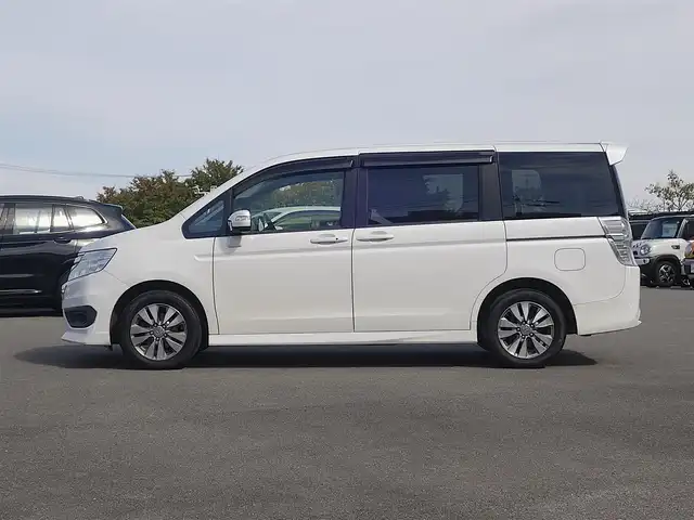 ホンダ ステップワゴン スパーダ パワーエディション 山形県 2013(平25)年 13.6万km ホワイトオーキッドパール 4WD/ワンオーナー/純正フリップダウン/純正メモリナビ/　　【CD DVD フルセグ USB】/バックカメラ/両側パワースライドドア/HIDオートヘッドライト/純正16インチアルミホイール/アイドリングストップ/ステアリングスイッチ/パドルシフト/電動格納ウィンカーミラー/純正フロアマット/ドアバイザ―/スマートキー/ETC