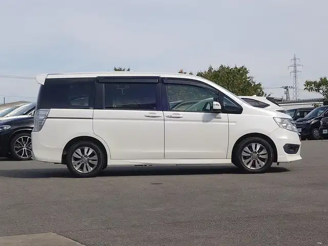 ホンダ ステップワゴン スパーダ パワーエディション 山形県 2013(平25)年 13.6万km ホワイトオーキッドパール 4WD/ワンオーナー/純正フリップダウン/純正メモリナビ/　　【CD DVD フルセグ USB】/バックカメラ/両側パワースライドドア/HIDオートヘッドライト/純正16インチアルミホイール/アイドリングストップ/ステアリングスイッチ/パドルシフト/電動格納ウィンカーミラー/純正フロアマット/ドアバイザ―/スマートキー/ETC