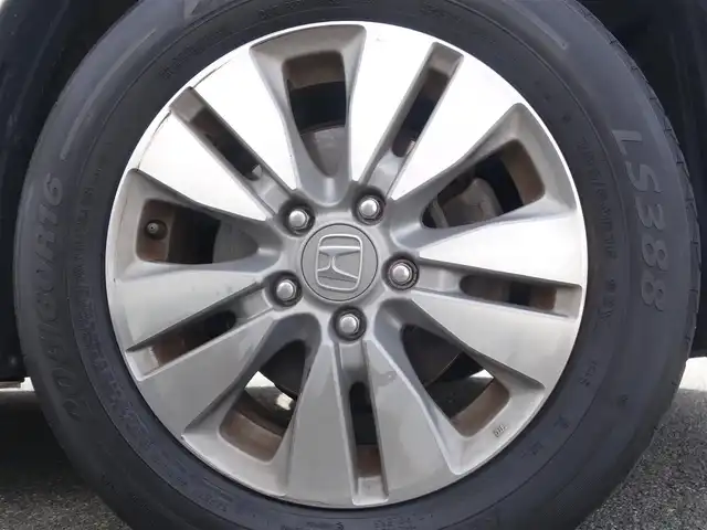 ホンダ ステップワゴン スパーダ パワーエディション 山形県 2013(平25)年 13.6万km ホワイトオーキッドパール 4WD/ワンオーナー/純正フリップダウン/純正メモリナビ/　　【CD DVD フルセグ USB】/バックカメラ/両側パワースライドドア/HIDオートヘッドライト/純正16インチアルミホイール/アイドリングストップ/ステアリングスイッチ/パドルシフト/電動格納ウィンカーミラー/純正フロアマット/ドアバイザ―/スマートキー/ETC