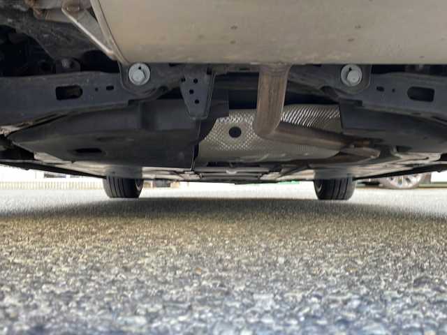 トヨタ カローラ ハイブリット ダブルバイビー 大阪府 2021(令3)年 3.5万km ホワイトパールクリスタルシャイン ワンオーナー/純正メモリナビ/・AM/FM/Bluetooth/・フルセグテレビ/モデリスタエアロ/バックカメラ/ビルトインETC/前後ドライブレコーダー/レーダークルーズコントロール/衝突軽減ブレーキ/レーンキープアシスト/ブラインドスポットモニター/横滑り防止装置/盗難防止装置/電動パーキングブレーキ/前後コーナーセンサー/シートヒーター（D席+N席）/LEDヘッドライト/オートマチックハイビーム/オートライト/オートエアコン/プッシュスタートボタン/スマートキー×2/ステアリングリモコン/革巻きステアリング/純正17インチアルミホイール/12V充電器/USBジャック/純正フロアマット/保証書/取扱説明書