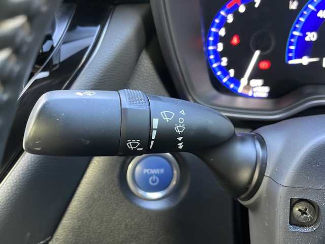 トヨタ カローラ ハイブリット ダブルバイビー 大阪府 2021(令3)年 3.5万km ホワイトパールクリスタルシャイン ワンオーナー/純正メモリナビ/・AM/FM/Bluetooth/・フルセグテレビ/モデリスタエアロ/バックカメラ/ビルトインETC/前後ドライブレコーダー/レーダークルーズコントロール/衝突軽減ブレーキ/レーンキープアシスト/ブラインドスポットモニター/横滑り防止装置/盗難防止装置/電動パーキングブレーキ/前後コーナーセンサー/シートヒーター（D席+N席）/LEDヘッドライト/オートマチックハイビーム/オートライト/オートエアコン/プッシュスタートボタン/スマートキー×2/ステアリングリモコン/革巻きステアリング/純正17インチアルミホイール/12V充電器/USBジャック/純正フロアマット/保証書/取扱説明書