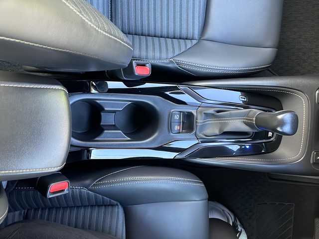 トヨタ カローラ ハイブリット ダブルバイビー 大阪府 2021(令3)年 3.5万km ホワイトパールクリスタルシャイン ワンオーナー/純正メモリナビ/・AM/FM/Bluetooth/・フルセグテレビ/モデリスタエアロ/バックカメラ/ビルトインETC/前後ドライブレコーダー/レーダークルーズコントロール/衝突軽減ブレーキ/レーンキープアシスト/ブラインドスポットモニター/横滑り防止装置/盗難防止装置/電動パーキングブレーキ/前後コーナーセンサー/シートヒーター（D席+N席）/LEDヘッドライト/オートマチックハイビーム/オートライト/オートエアコン/プッシュスタートボタン/スマートキー×2/ステアリングリモコン/革巻きステアリング/純正17インチアルミホイール/12V充電器/USBジャック/純正フロアマット/保証書/取扱説明書