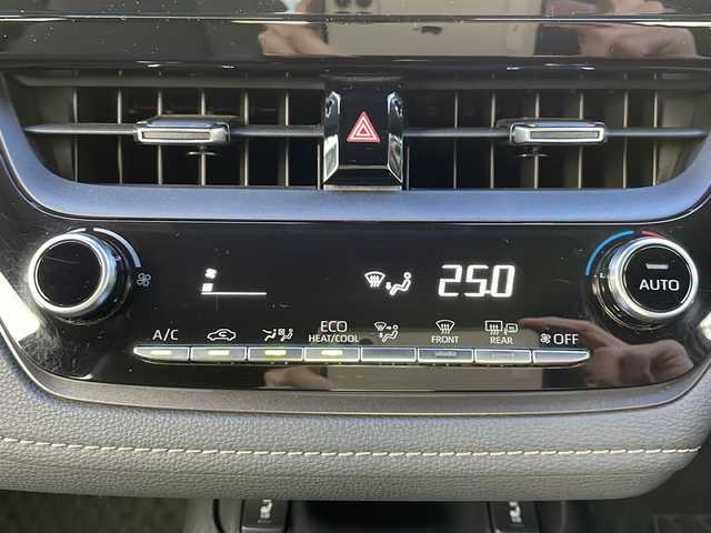 トヨタ カローラ ハイブリット ダブルバイビー 大阪府 2021(令3)年 3.5万km ホワイトパールクリスタルシャイン ワンオーナー/純正メモリナビ/・AM/FM/Bluetooth/・フルセグテレビ/モデリスタエアロ/バックカメラ/ビルトインETC/前後ドライブレコーダー/レーダークルーズコントロール/衝突軽減ブレーキ/レーンキープアシスト/ブラインドスポットモニター/横滑り防止装置/盗難防止装置/電動パーキングブレーキ/前後コーナーセンサー/シートヒーター（D席+N席）/LEDヘッドライト/オートマチックハイビーム/オートライト/オートエアコン/プッシュスタートボタン/スマートキー×2/ステアリングリモコン/革巻きステアリング/純正17インチアルミホイール/12V充電器/USBジャック/純正フロアマット/保証書/取扱説明書