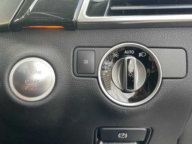 メルセデス・ベンツ ＧＬＥ３５０ｄ 東京都 2017(平29)年 4.5万km 白 純正メーカーナビ/【TV/Bluetooth/DVD/CD/SD/USB】/ETC/全方位カメラ/Harmon Kardon /アシスト機能/・アクティブブレーキアシスト/・アテンションアシスト/・レーンキープアシスト/・ブラインドスポットシステム/・レーダークルーズコントロール/・ステアリングパイロット/パノラマサンルーフ/D/N席パワーシート/D/N席メモリーシート/全席シートヒーター/パワーバックドア/プッシュスタート/スマートキー×2