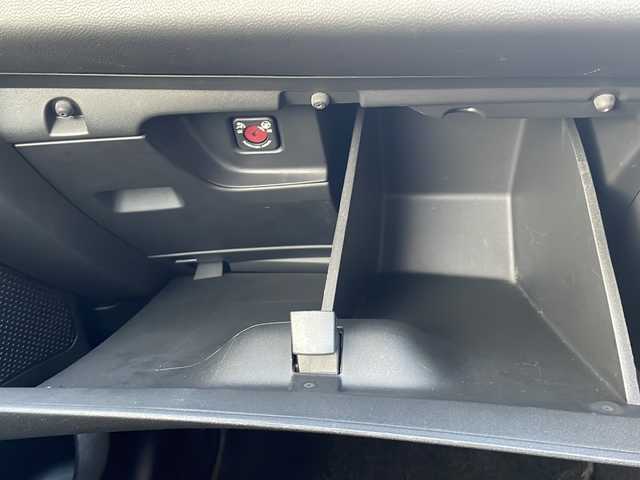 プジョー ２０８ プレミアム 秋田県 2013(平25)年 1.9万km 赤 純正オーディオ/Bluetooth　ラジオ/純正１６インチアルミホイール/オートライト/レインセンサー/フロアマット/シートリフター