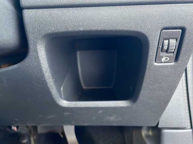 プジョー ２０８ プレミアム 秋田県 2013(平25)年 1.9万km 赤 純正オーディオ/Bluetooth　ラジオ/純正１６インチアルミホイール/オートライト/レインセンサー/フロアマット/シートリフター