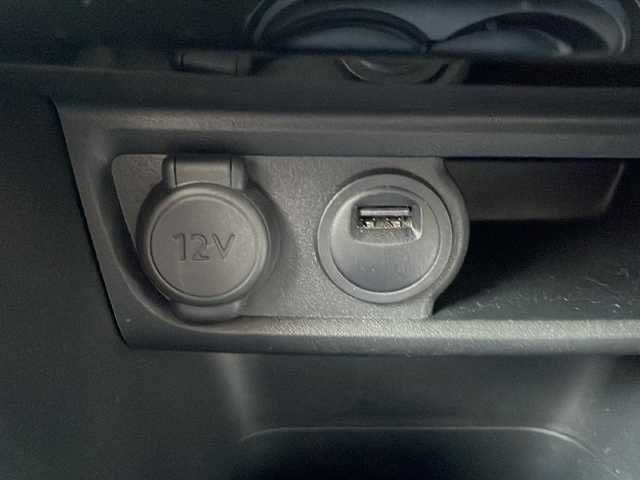 プジョー ２０８ プレミアム 秋田県 2013(平25)年 1.9万km 赤 純正オーディオ/Bluetooth　ラジオ/純正１６インチアルミホイール/オートライト/レインセンサー/フロアマット/シートリフター