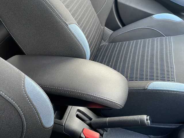 プジョー ２０８ プレミアム 秋田県 2013(平25)年 1.9万km 赤 純正オーディオ/Bluetooth　ラジオ/純正１６インチアルミホイール/オートライト/レインセンサー/フロアマット/シートリフター