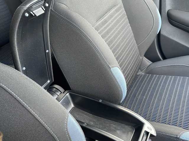 プジョー ２０８ プレミアム 秋田県 2013(平25)年 1.9万km 赤 純正オーディオ/Bluetooth　ラジオ/純正１６インチアルミホイール/オートライト/レインセンサー/フロアマット/シートリフター