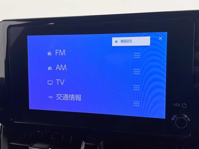 トヨタ カローラ スポーツ ハイブリッドG Z 愛知県 2022(令4)年 2.1万km プラチナホワイトパールマイカ 純正ナビ/バックカメラ/レーダークルーズコントロール(全車速追従機能・停止保持機能付き)/フルセグTV/Bluetooth・USB・AM・FM・AppleCarPlay/ビルトインETC/純正18インチアルミホイール/ファブリックシート/前席シートヒーター/革巻きステアリング/純正フロアマット/トヨタセーフティセンス/プリクラッシュセーフティ/レーダークルーズコントロール(全車速追従機能・停止保持機能付き)/レーントレーシングアシスト/レーンディパーチャーアラート/プロアクティブドライビングアシスト/ロードサインアシスト/ブラインドスポットモニター(BSM)/安心降車アシスト/パーキングサポートブレーキ/先行車発進お知らせ/クリアランスソナー/フルLEDヘッドライト/オートライト/オートマチックハイビーム/電動格納ミラーウィンカー/スマートキー/プッシュスタート/イモビライザー/スペアキー１本/取扱説明書/マルチメディア説明書