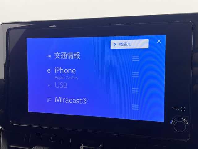 トヨタ カローラ スポーツ ハイブリッドG Z 愛知県 2022(令4)年 2.1万km プラチナホワイトパールマイカ 純正ナビ/バックカメラ/レーダークルーズコントロール(全車速追従機能・停止保持機能付き)/フルセグTV/Bluetooth・USB・AM・FM・AppleCarPlay/ビルトインETC/純正18インチアルミホイール/ファブリックシート/前席シートヒーター/革巻きステアリング/純正フロアマット/トヨタセーフティセンス/プリクラッシュセーフティ/レーダークルーズコントロール(全車速追従機能・停止保持機能付き)/レーントレーシングアシスト/レーンディパーチャーアラート/プロアクティブドライビングアシスト/ロードサインアシスト/ブラインドスポットモニター(BSM)/安心降車アシスト/パーキングサポートブレーキ/先行車発進お知らせ/クリアランスソナー/フルLEDヘッドライト/オートライト/オートマチックハイビーム/電動格納ミラーウィンカー/スマートキー/プッシュスタート/イモビライザー/スペアキー１本/取扱説明書/マルチメディア説明書