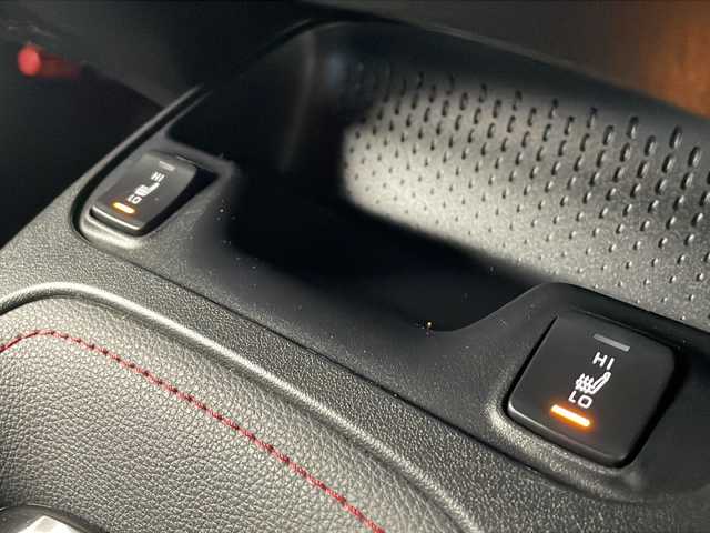 トヨタ カローラ スポーツ ハイブリッドG Z 愛知県 2022(令4)年 2.1万km プラチナホワイトパールマイカ 純正ナビ/バックカメラ/レーダークルーズコントロール(全車速追従機能・停止保持機能付き)/フルセグTV/Bluetooth・USB・AM・FM・AppleCarPlay/ビルトインETC/純正18インチアルミホイール/ファブリックシート/前席シートヒーター/革巻きステアリング/純正フロアマット/トヨタセーフティセンス/プリクラッシュセーフティ/レーダークルーズコントロール(全車速追従機能・停止保持機能付き)/レーントレーシングアシスト/レーンディパーチャーアラート/プロアクティブドライビングアシスト/ロードサインアシスト/ブラインドスポットモニター(BSM)/安心降車アシスト/パーキングサポートブレーキ/先行車発進お知らせ/クリアランスソナー/フルLEDヘッドライト/オートライト/オートマチックハイビーム/電動格納ミラーウィンカー/スマートキー/プッシュスタート/イモビライザー/スペアキー１本/取扱説明書/マルチメディア説明書