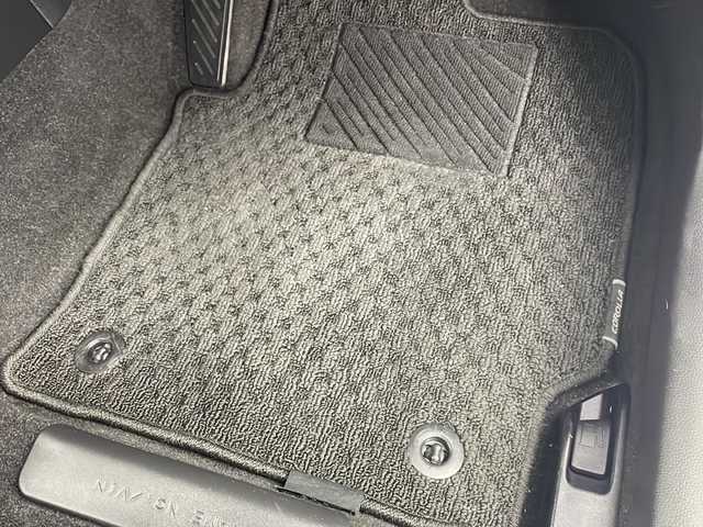 トヨタ カローラ スポーツ ハイブリッドG Z 愛知県 2022(令4)年 2.1万km プラチナホワイトパールマイカ 純正ナビ/バックカメラ/レーダークルーズコントロール(全車速追従機能・停止保持機能付き)/フルセグTV/Bluetooth・USB・AM・FM・AppleCarPlay/ビルトインETC/純正18インチアルミホイール/ファブリックシート/前席シートヒーター/革巻きステアリング/純正フロアマット/トヨタセーフティセンス/プリクラッシュセーフティ/レーダークルーズコントロール(全車速追従機能・停止保持機能付き)/レーントレーシングアシスト/レーンディパーチャーアラート/プロアクティブドライビングアシスト/ロードサインアシスト/ブラインドスポットモニター(BSM)/安心降車アシスト/パーキングサポートブレーキ/先行車発進お知らせ/クリアランスソナー/フルLEDヘッドライト/オートライト/オートマチックハイビーム/電動格納ミラーウィンカー/スマートキー/プッシュスタート/イモビライザー/スペアキー１本/取扱説明書/マルチメディア説明書