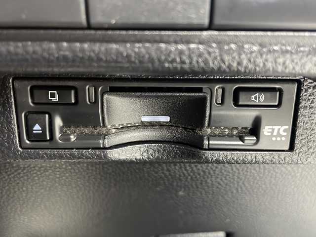 トヨタ カローラ スポーツ ハイブリッドG Z 愛知県 2022(令4)年 2.1万km プラチナホワイトパールマイカ 純正ナビ/バックカメラ/レーダークルーズコントロール(全車速追従機能・停止保持機能付き)/フルセグTV/Bluetooth・USB・AM・FM・AppleCarPlay/ビルトインETC/純正18インチアルミホイール/ファブリックシート/前席シートヒーター/革巻きステアリング/純正フロアマット/トヨタセーフティセンス/プリクラッシュセーフティ/レーダークルーズコントロール(全車速追従機能・停止保持機能付き)/レーントレーシングアシスト/レーンディパーチャーアラート/プロアクティブドライビングアシスト/ロードサインアシスト/ブラインドスポットモニター(BSM)/安心降車アシスト/パーキングサポートブレーキ/先行車発進お知らせ/クリアランスソナー/フルLEDヘッドライト/オートライト/オートマチックハイビーム/電動格納ミラーウィンカー/スマートキー/プッシュスタート/イモビライザー/スペアキー１本/取扱説明書/マルチメディア説明書