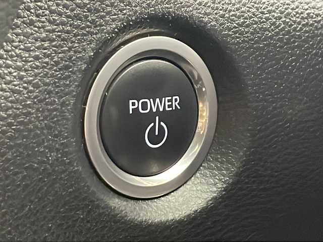 トヨタ カローラ スポーツ ハイブリッドG Z 愛知県 2022(令4)年 2.1万km プラチナホワイトパールマイカ 純正ナビ/バックカメラ/レーダークルーズコントロール(全車速追従機能・停止保持機能付き)/フルセグTV/Bluetooth・USB・AM・FM・AppleCarPlay/ビルトインETC/純正18インチアルミホイール/ファブリックシート/前席シートヒーター/革巻きステアリング/純正フロアマット/トヨタセーフティセンス/プリクラッシュセーフティ/レーダークルーズコントロール(全車速追従機能・停止保持機能付き)/レーントレーシングアシスト/レーンディパーチャーアラート/プロアクティブドライビングアシスト/ロードサインアシスト/ブラインドスポットモニター(BSM)/安心降車アシスト/パーキングサポートブレーキ/先行車発進お知らせ/クリアランスソナー/フルLEDヘッドライト/オートライト/オートマチックハイビーム/電動格納ミラーウィンカー/スマートキー/プッシュスタート/イモビライザー/スペアキー１本/取扱説明書/マルチメディア説明書