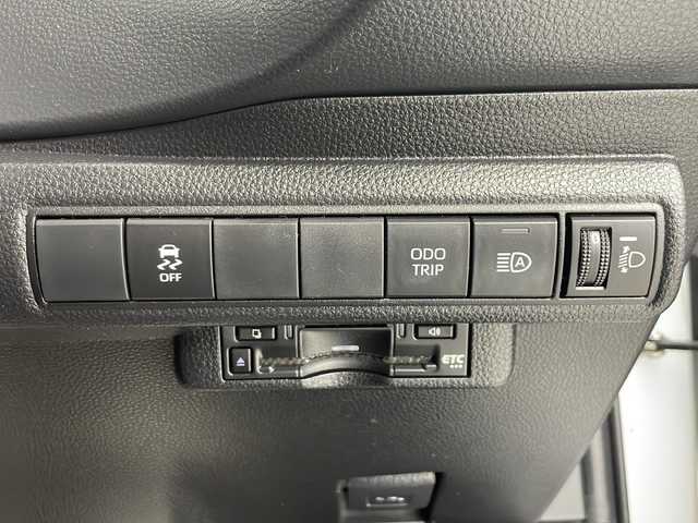 トヨタ カローラ スポーツ ハイブリッドG Z 愛知県 2022(令4)年 2.1万km プラチナホワイトパールマイカ 純正ナビ/バックカメラ/レーダークルーズコントロール(全車速追従機能・停止保持機能付き)/フルセグTV/Bluetooth・USB・AM・FM・AppleCarPlay/ビルトインETC/純正18インチアルミホイール/ファブリックシート/前席シートヒーター/革巻きステアリング/純正フロアマット/トヨタセーフティセンス/プリクラッシュセーフティ/レーダークルーズコントロール(全車速追従機能・停止保持機能付き)/レーントレーシングアシスト/レーンディパーチャーアラート/プロアクティブドライビングアシスト/ロードサインアシスト/ブラインドスポットモニター(BSM)/安心降車アシスト/パーキングサポートブレーキ/先行車発進お知らせ/クリアランスソナー/フルLEDヘッドライト/オートライト/オートマチックハイビーム/電動格納ミラーウィンカー/スマートキー/プッシュスタート/イモビライザー/スペアキー１本/取扱説明書/マルチメディア説明書